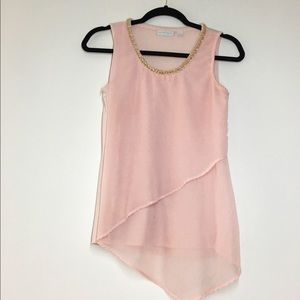 light pink sleeveless shirt